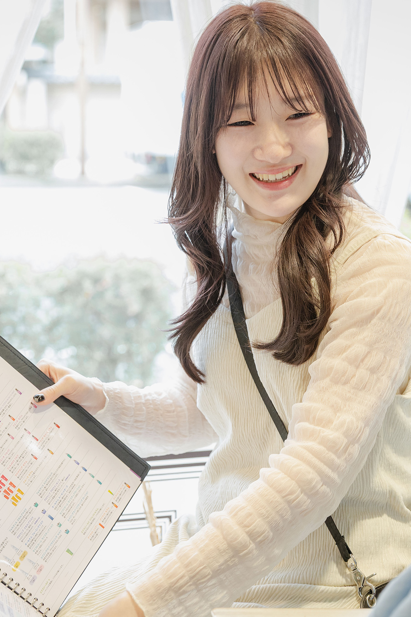 施術中の美容師の写真